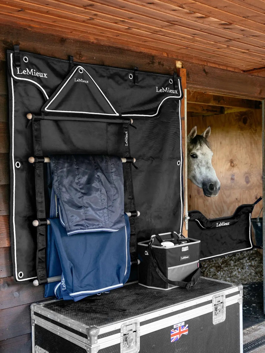 Stalhek voor wedstrijden, zwart. Productcode: IT04237001